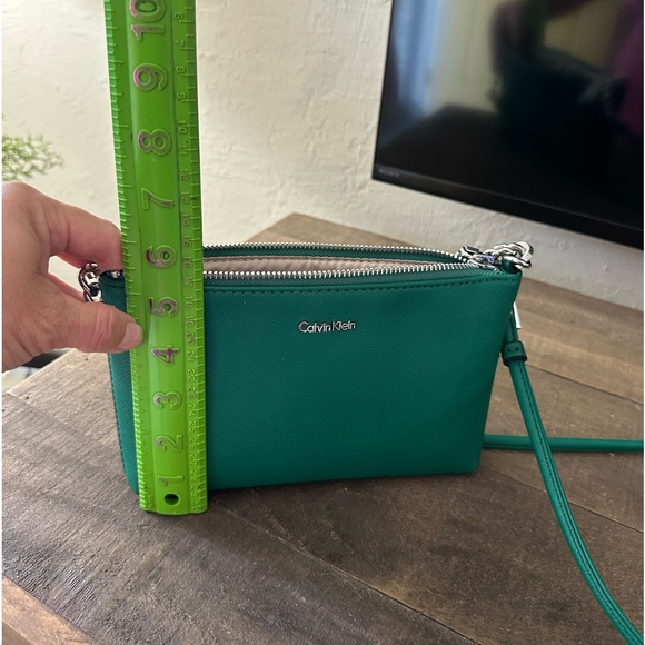 Calvin Klein crossbody purse - Picture 9 of 13